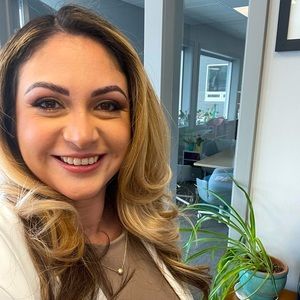 Meet your Posher, Eva